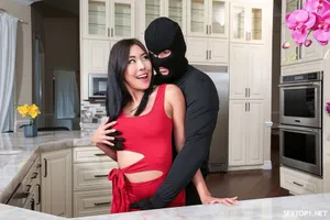 Bí mật giấu kín, em dâu bị anh Ông chồng tống tình mỗi ngày